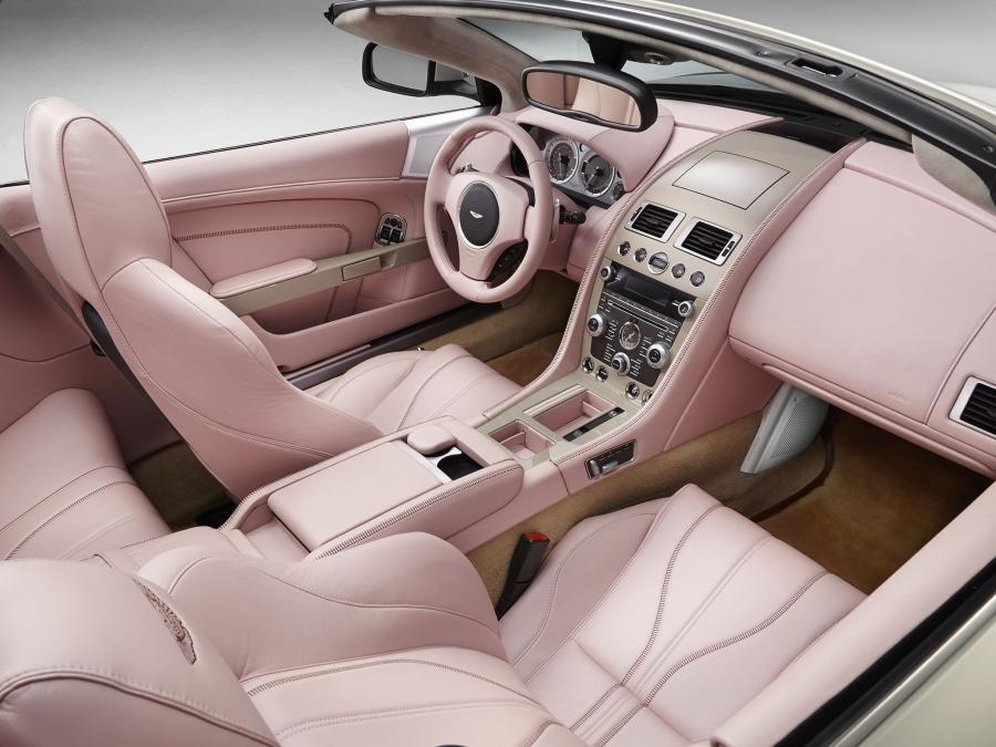 Интерьер Aston Martin DB9 Volante by Q 2014 года  (NA) (фото 3 из 4)